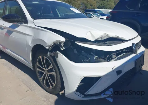 2025 Volkswagen Jetta 1.5T Sport from USA, damaged, VIN 3VWBX7BU6SM041551